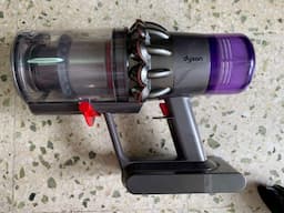 Dyson V11