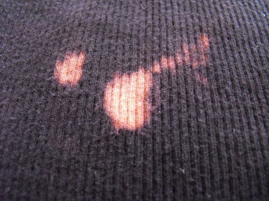 Camasir Suyu Lekesi Nasil Cikarilir 4